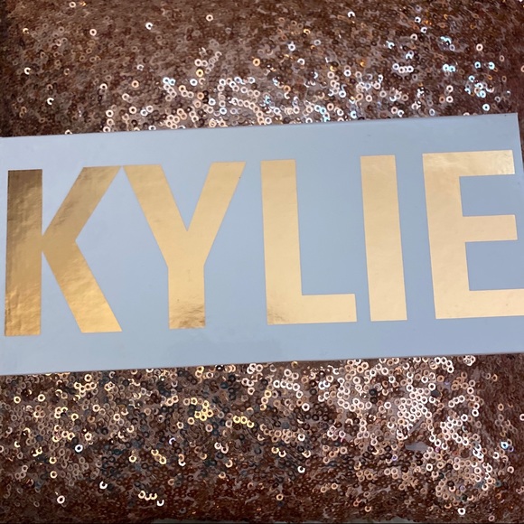 Kylie Cosmetics Royal Peach Palette - Picture 2 of 2